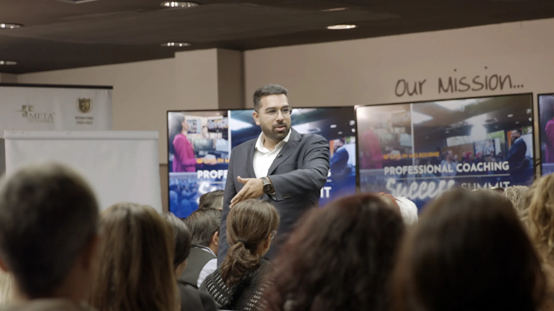Rashid Mubashir speaking to an audience